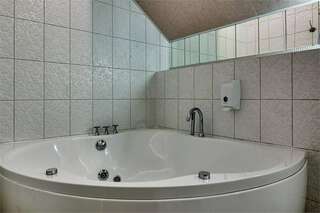 Гостиница Экотель Богородск Ногинск Люкс двухкомнатный с джакузи-5