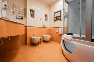 Гостиница Экотель Богородск Ногинск Люкс однокомнатный с джакузи-10